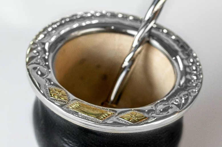 Argentinian Mate Cup: Camionero Style in Chiseled Alpaca & Black Leather