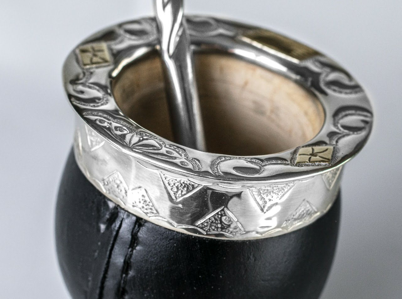 Argentinian Mate Cup: Imperial Style in Chiseled Alpaca & Black Leather