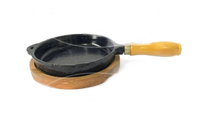 Cast Iron Provoleta | Enamelled | For Melting Cheese | With Handle and Wooden Base | Argentine Grill | Argentine Asado