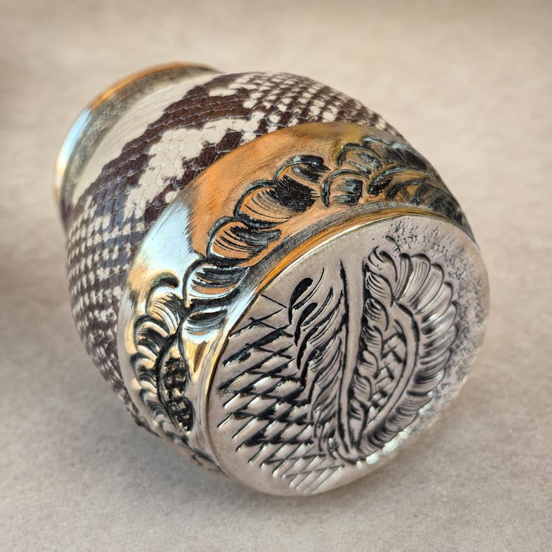 Mate gourd base detail with embossed alpaca silver