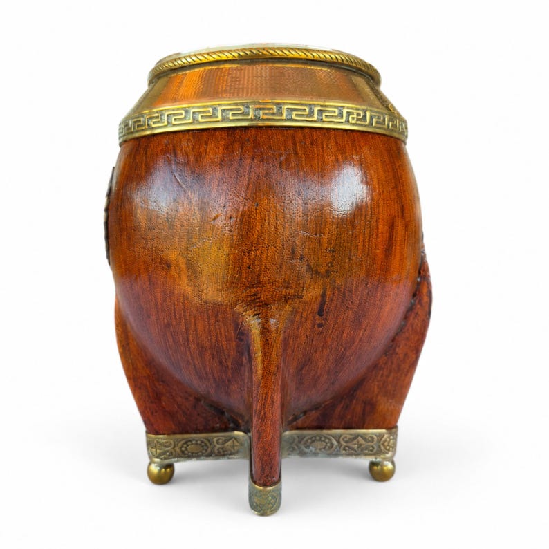 Mate gourd with gold-toned rim and cross-hatched band