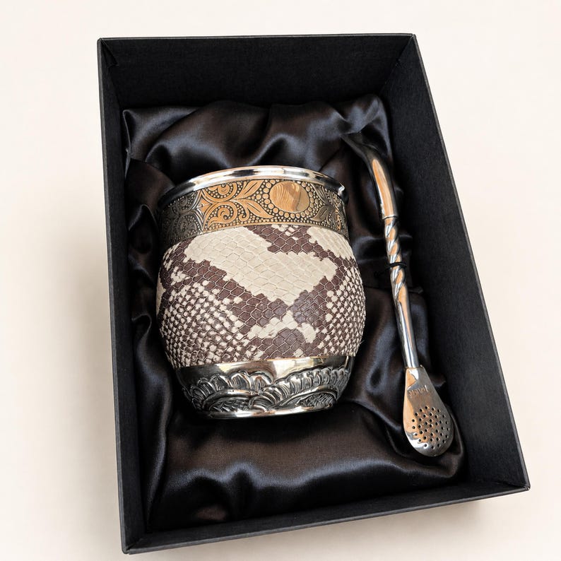 Mate gourd set presented in black gift box