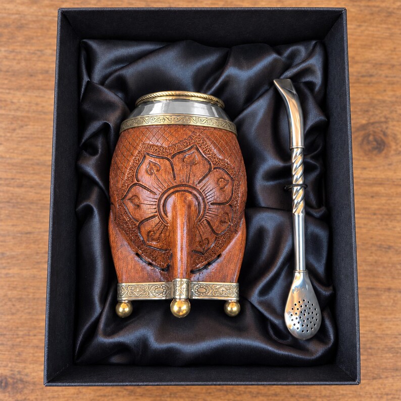 Mate cup with alpaca bombilla and gift box